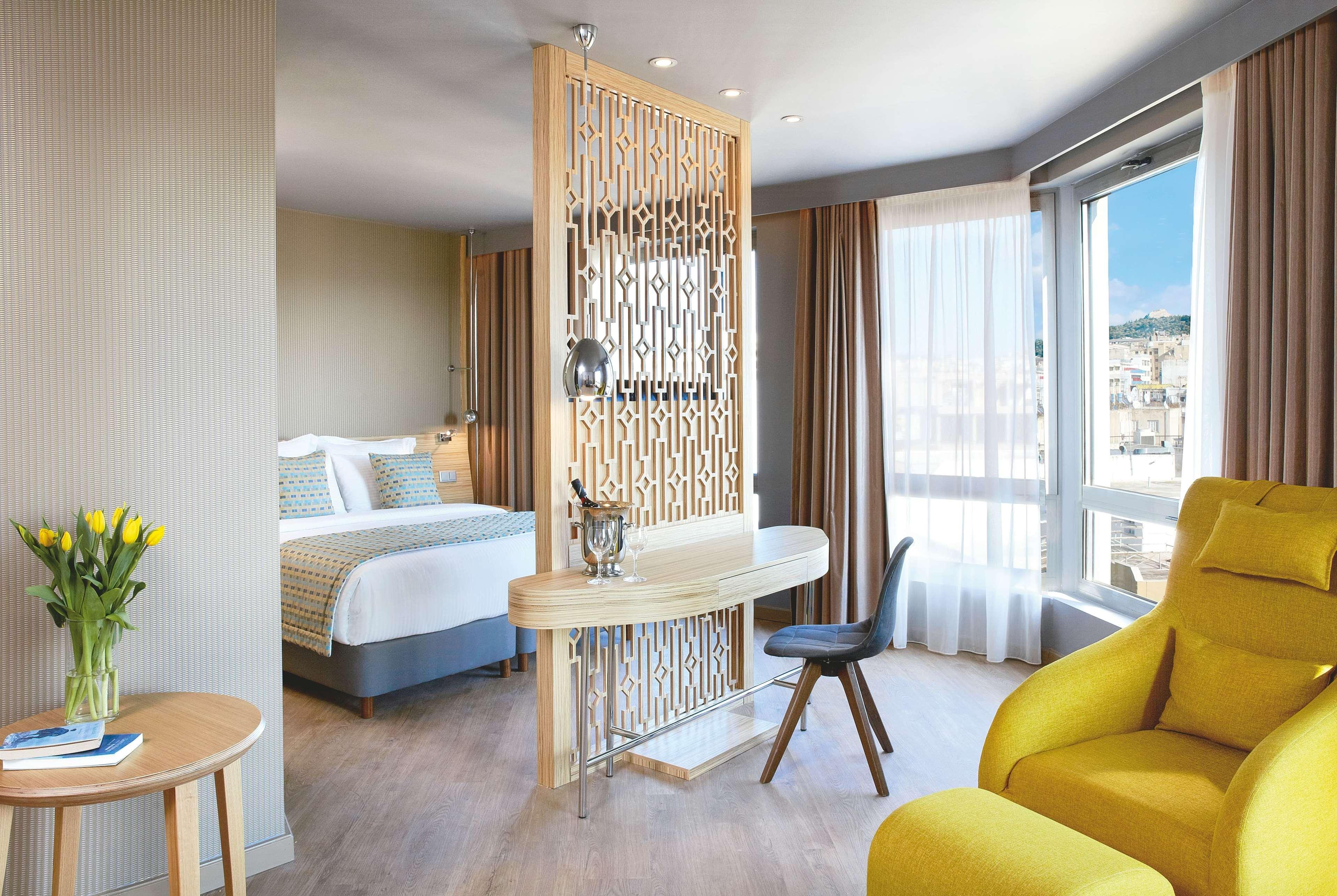 Wyndham Grand Athens Hotel Ngoại thất bức ảnh A room at the hotel