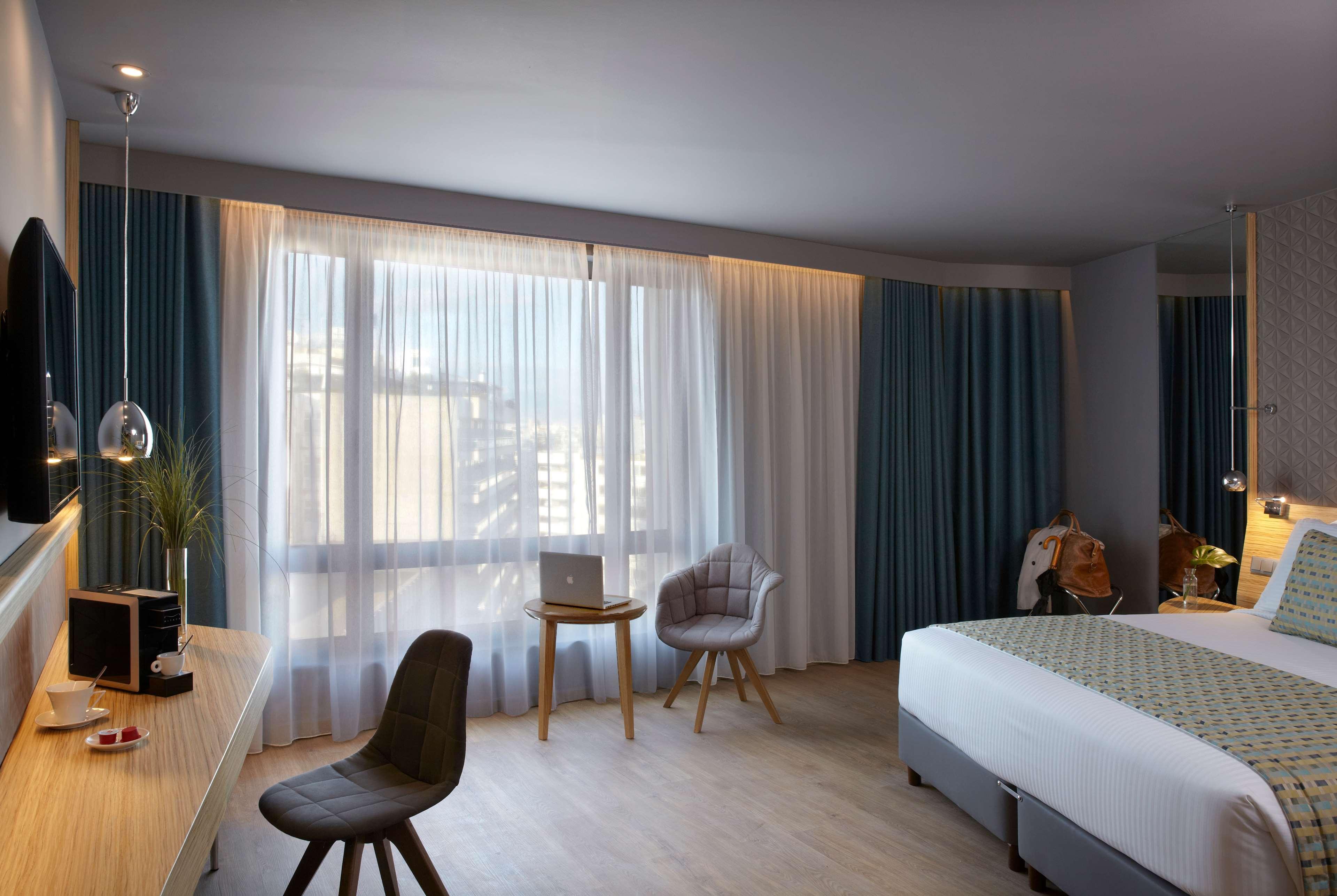Wyndham Grand Athens Hotel Ngoại thất bức ảnh A room at the hotel
