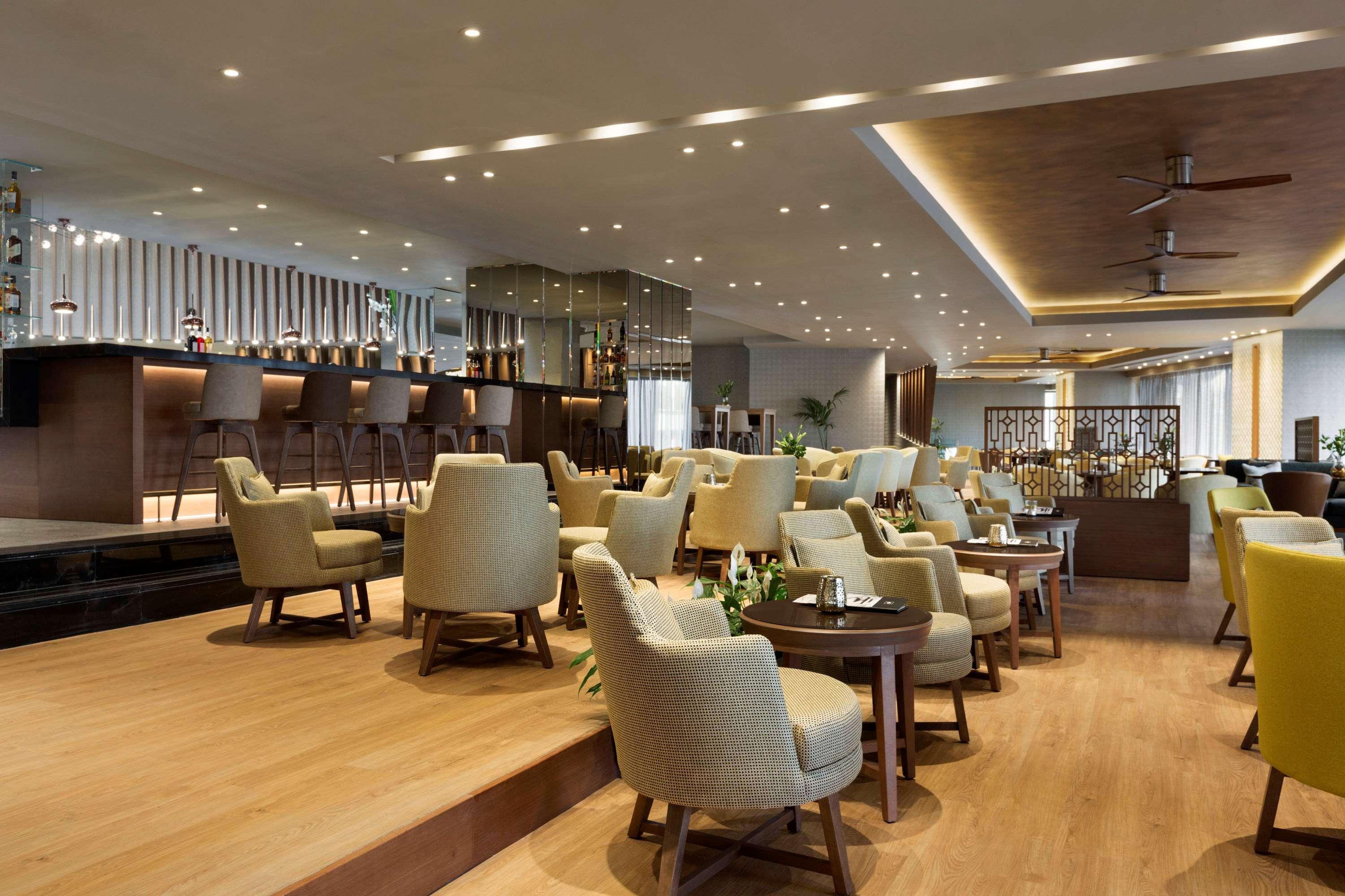 Wyndham Grand Athens Hotel Ngoại thất bức ảnh The lounge at the airport