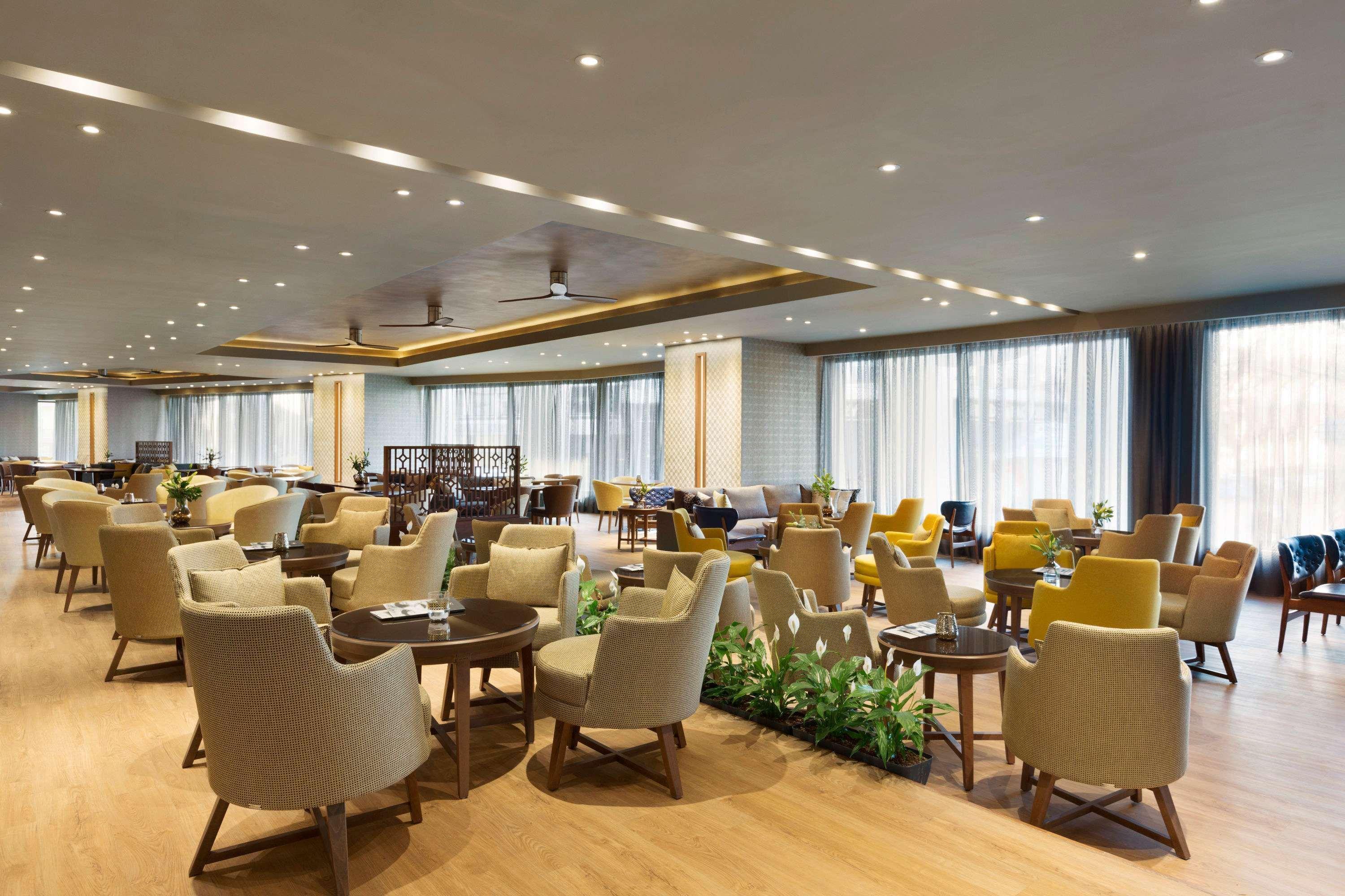 Wyndham Grand Athens Hotel Ngoại thất bức ảnh The lounge at the airport