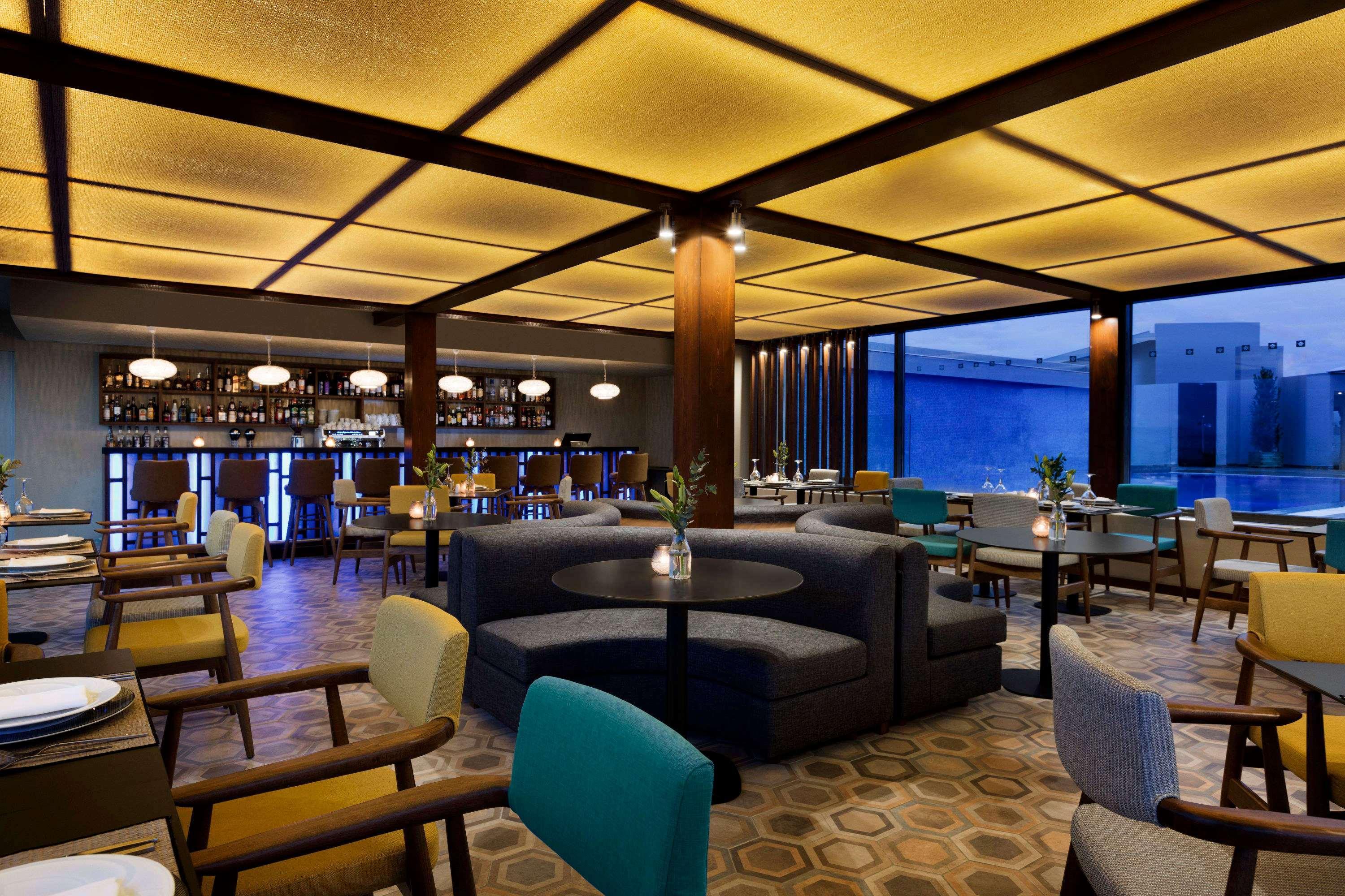Wyndham Grand Athens Hotel Ngoại thất bức ảnh The restaurant