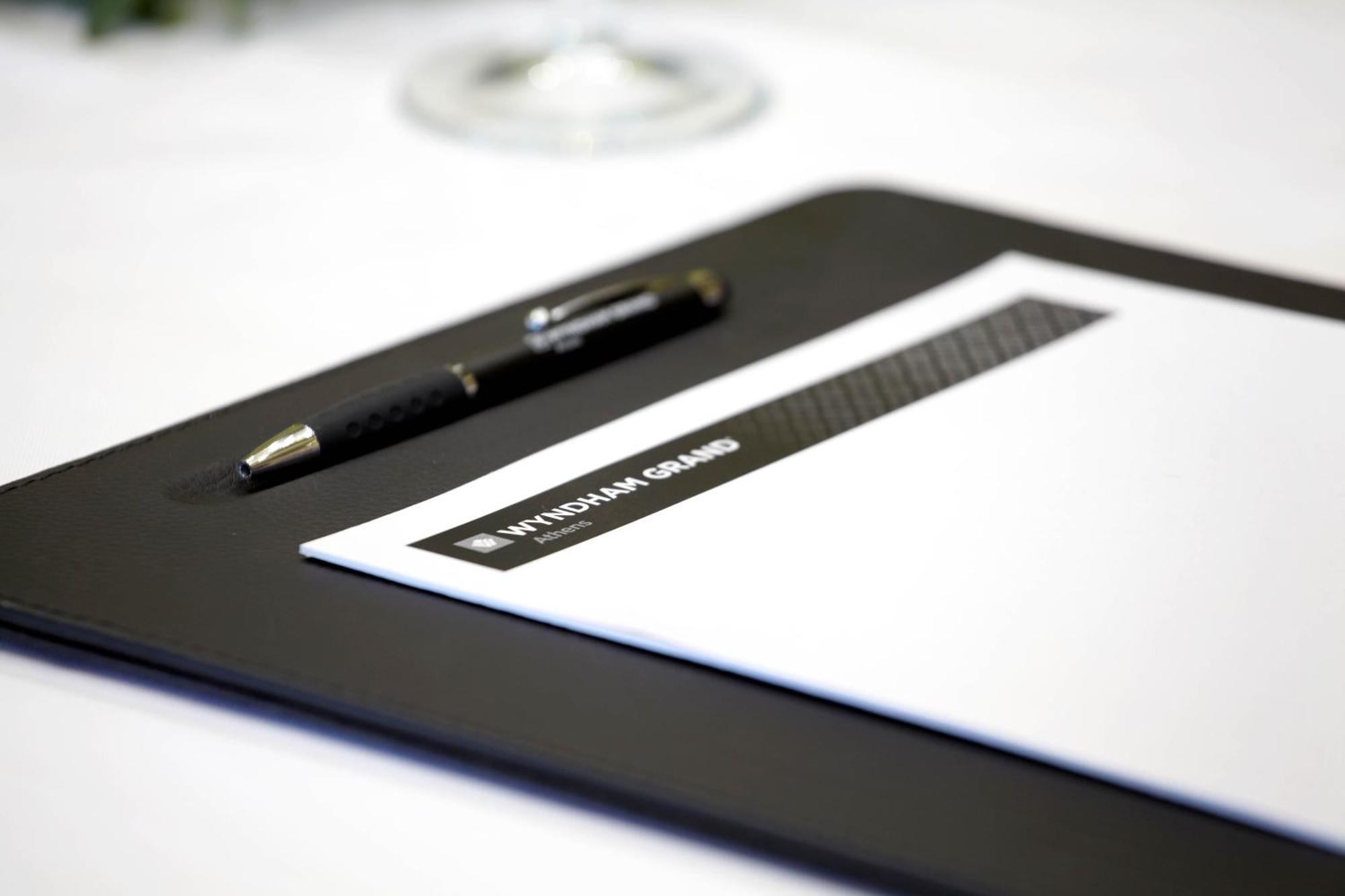 Wyndham Grand Athens Hotel Ngoại thất bức ảnh A clipboard