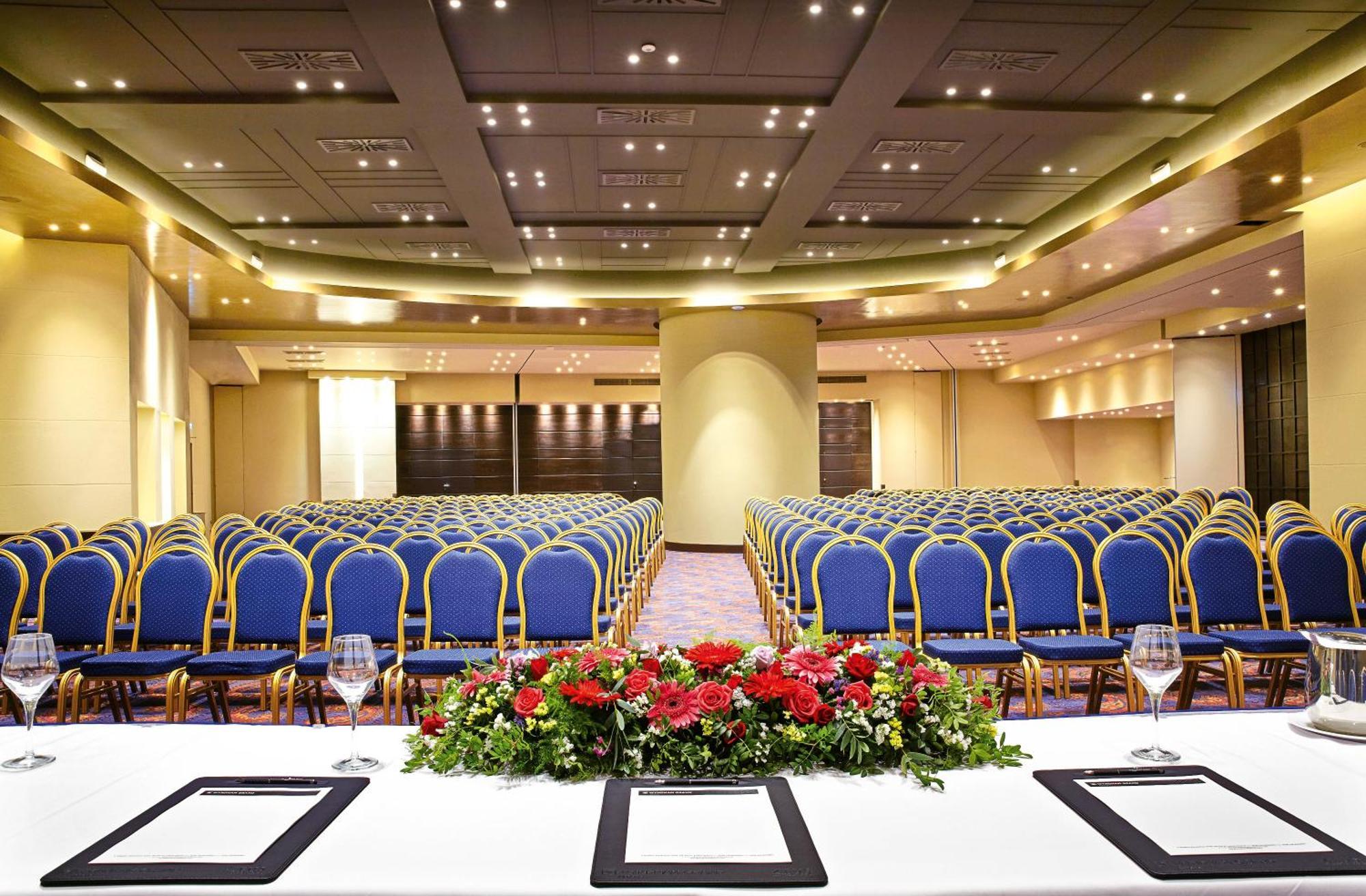 Wyndham Grand Athens Hotel Ngoại thất bức ảnh The International Centre