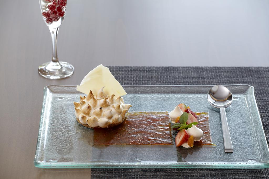 Wyndham Grand Athens Hotel Ngoại thất bức ảnh A prepared artichoke